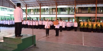 UPACARA BENDERA MEMPERINGATI HAB KE 71