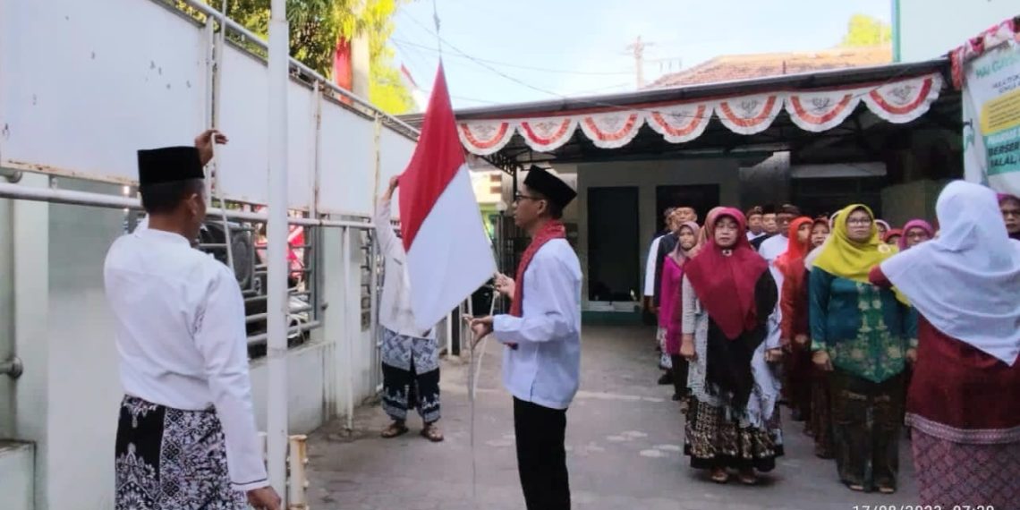 Semarakkan Peringatan HUT Kemerdekaan RI Ke-78, Kemenag Kudus Gelar Upacara Bendera