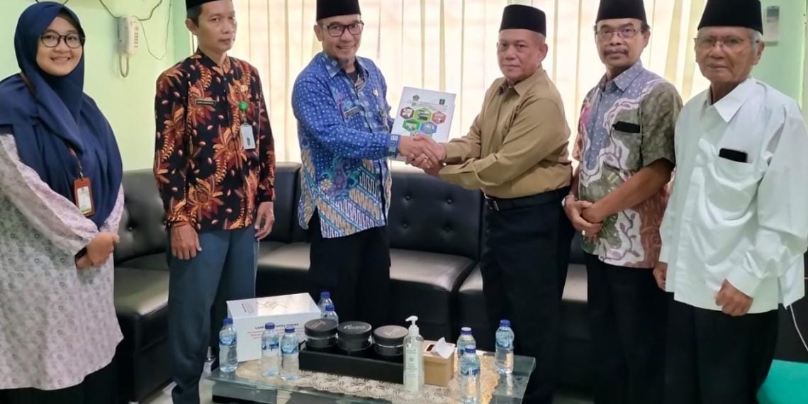 Penyerahan LPJ Penerimaan dan Pentasarufan Zakat Baznas Kab. Kudus melalui UPZ Kankemenag Kab. Kudus