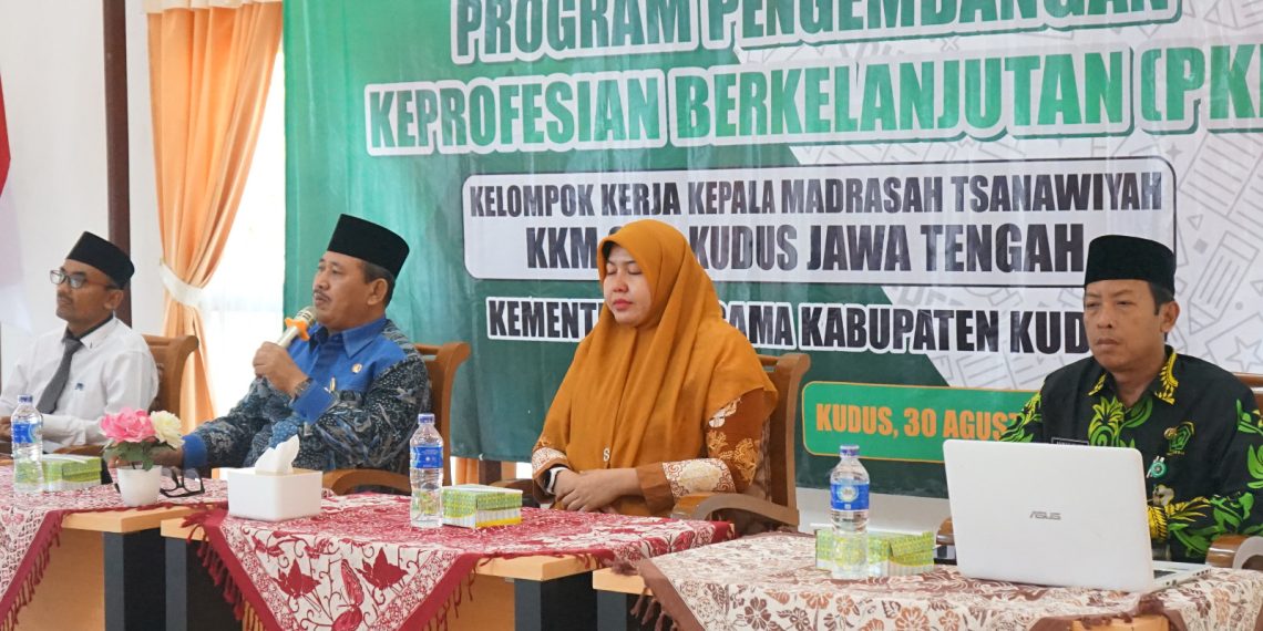 KaKankemenag Buka dan Berikan Pembinaan Kegiatan Pengembangan Keprofesian Berkelanjutan (PKB) KKMTs 003 Kudus
