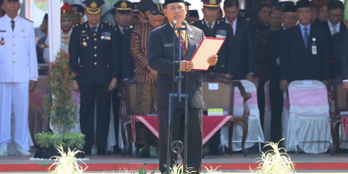 Kepala Kemenag Kudus Pimpin Do’a Upacara HUT RI ke-79 Kemerdekaan RI di Lapangan Simpang 7 Kudus