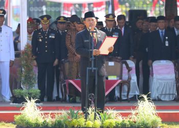 Kepala Kemenag Kudus Pimpin Do’a Upacara HUT RI ke-79 Kemerdekaan RI di Lapangan Simpang 7 Kudus