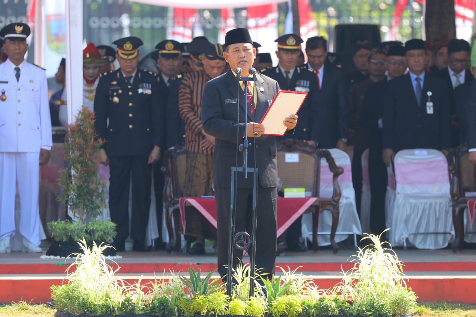 Kepala Kemenag Kudus Pimpin Do’a Upacara HUT RI ke-79 Kemerdekaan RI di Lapangan Simpang 7 Kudus