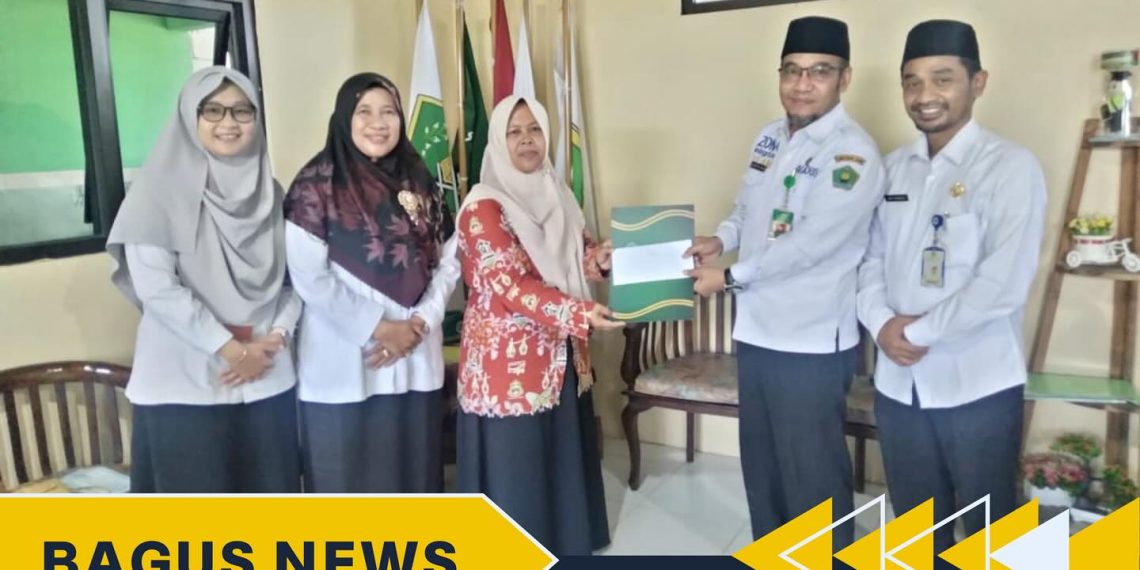 UPZ Kankemenag Kudus Salurkan Bantuan Bencana Angin Puting Beliung di RA NU Manafiul Ulum