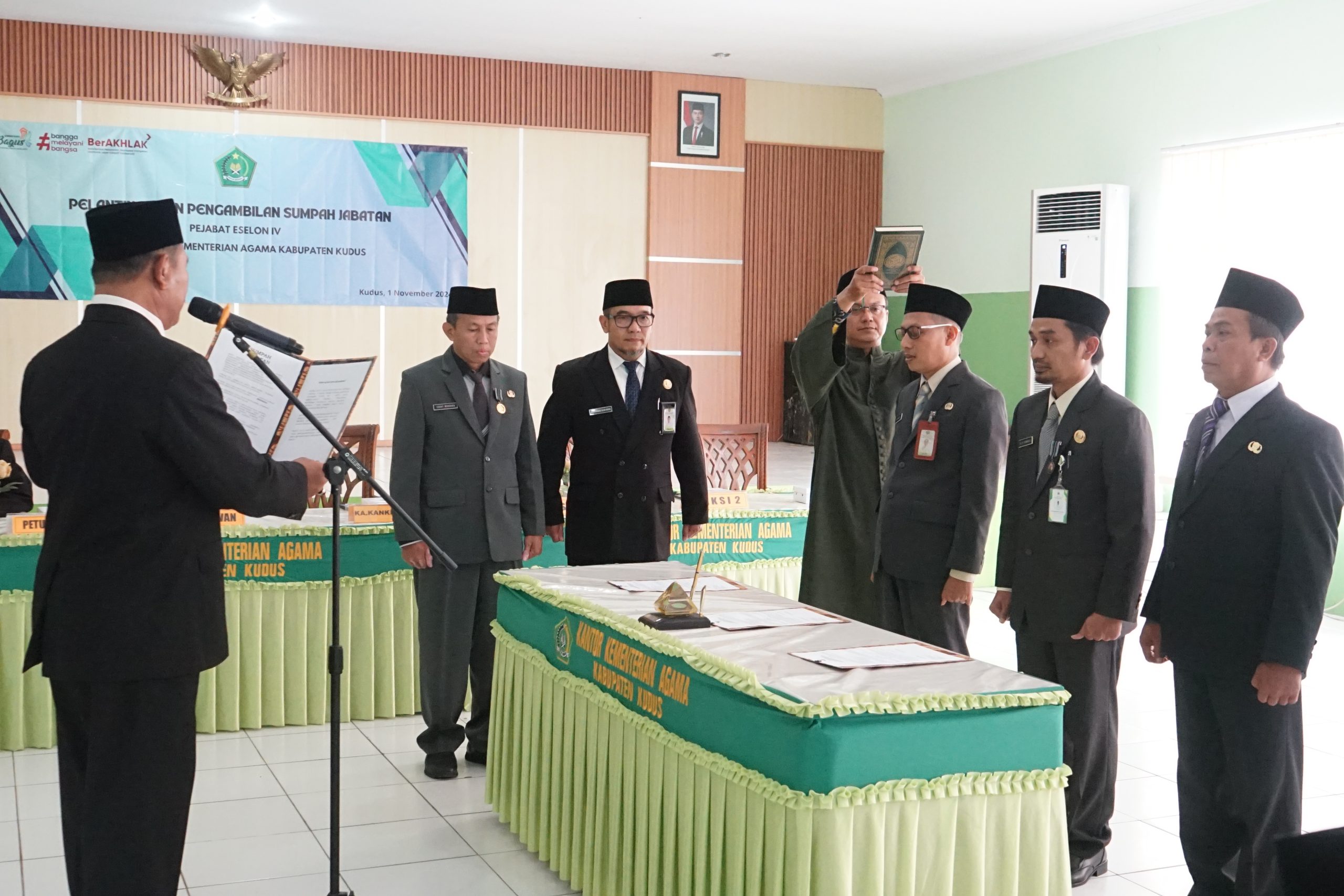 Kepala Kankemenag Kab. Kudus Melantik dan Mengambil Sumpah Jabatan Kasi Pendidikan Madrasah, PD Pontren, dan Bimas Islam