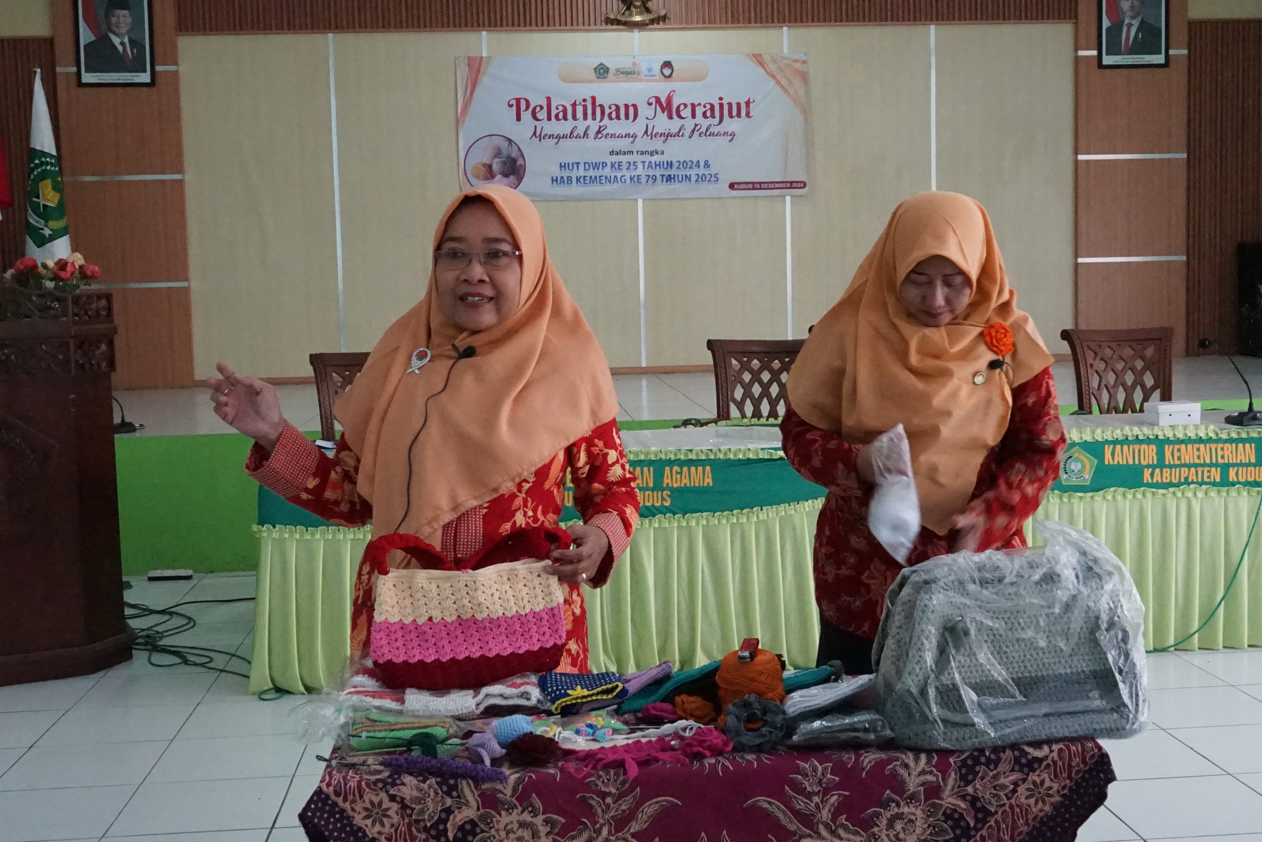 Pelatihan Merajut, Mengubah Benang menjadi Peluang.