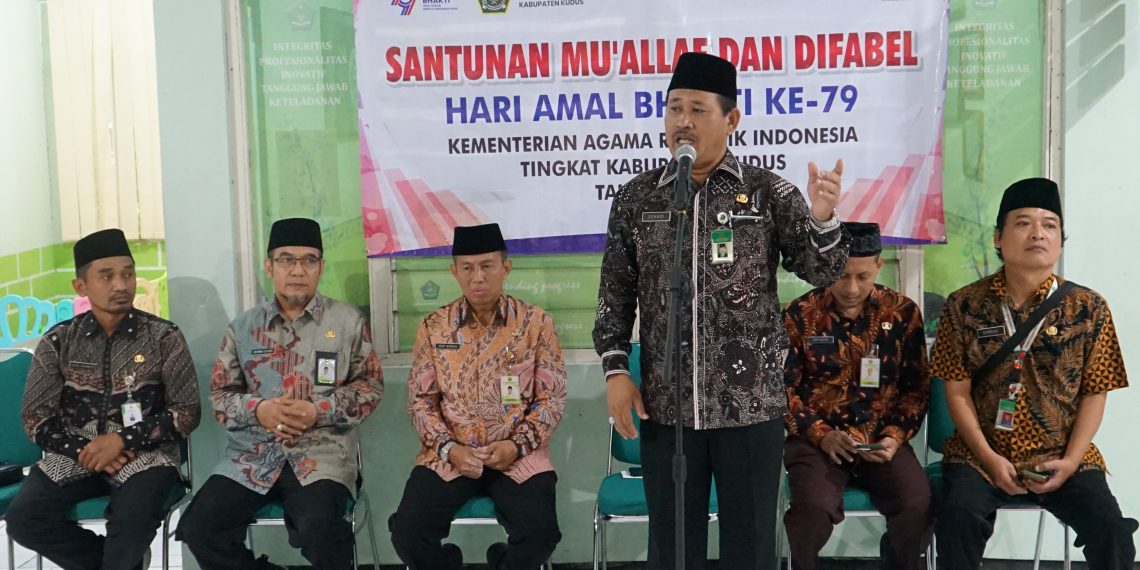Penyerahan Santunan kepada Mualaf dan Difabel
