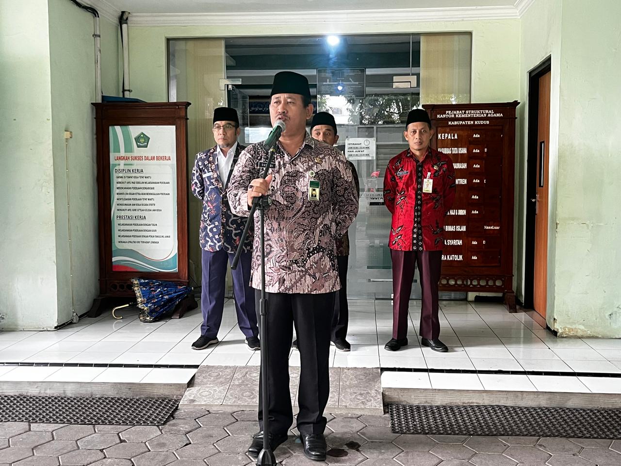 Apel Penghormatan Bendera Merah Putih dan Doa Bersama Tanggal 17, Kankemenag Kab. Kudus