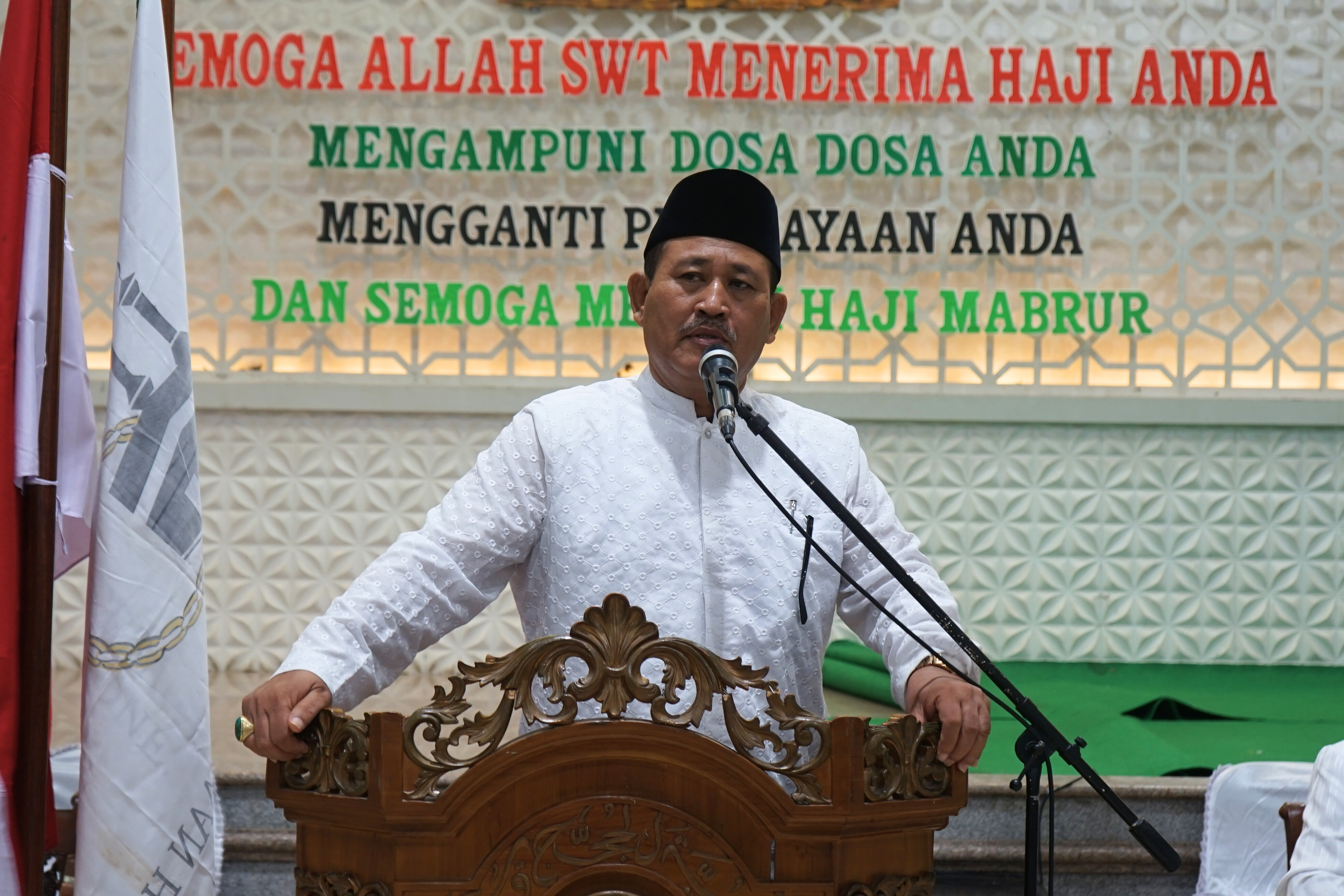 Kepala Kemenag Kudus Sambut Hangat Kepulangan Jemaah Haji Kloter 49 SOC di Gedung JHK