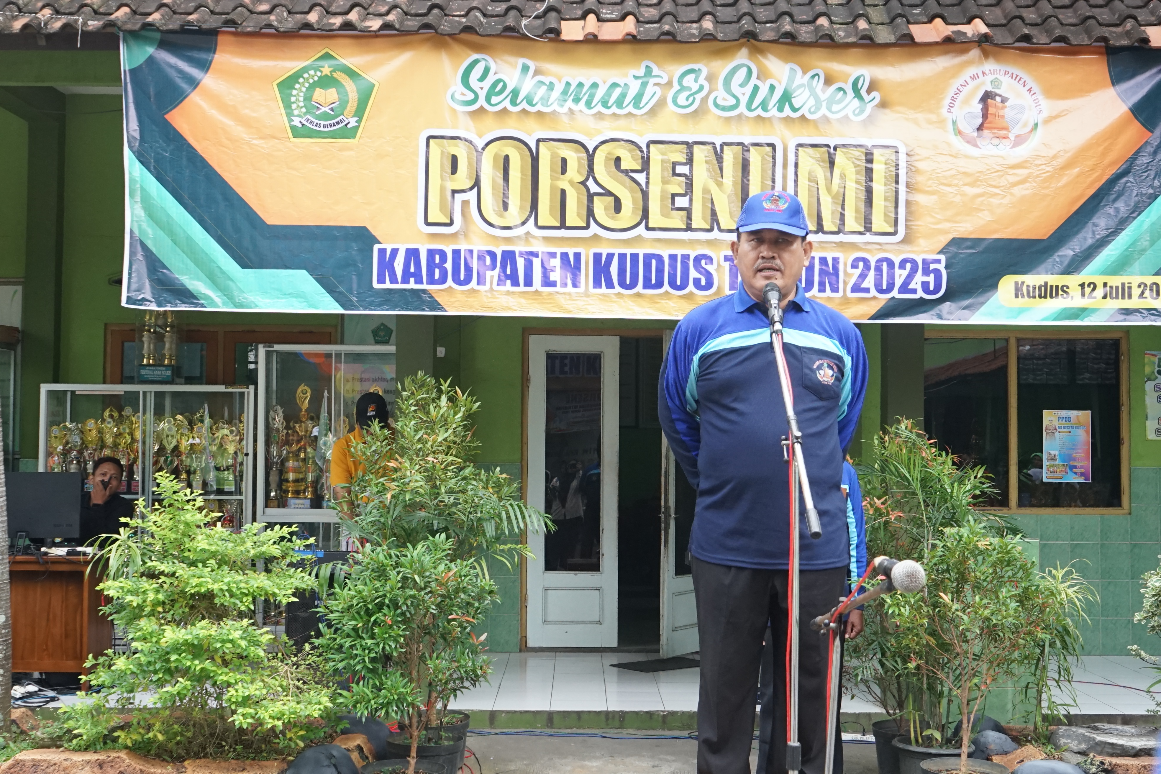 Tekankan Pentingnya Sportivitas, Kepala Kankemenag Kabupaten Kudus Buka Porseni Tingkat MI Tahun 2025