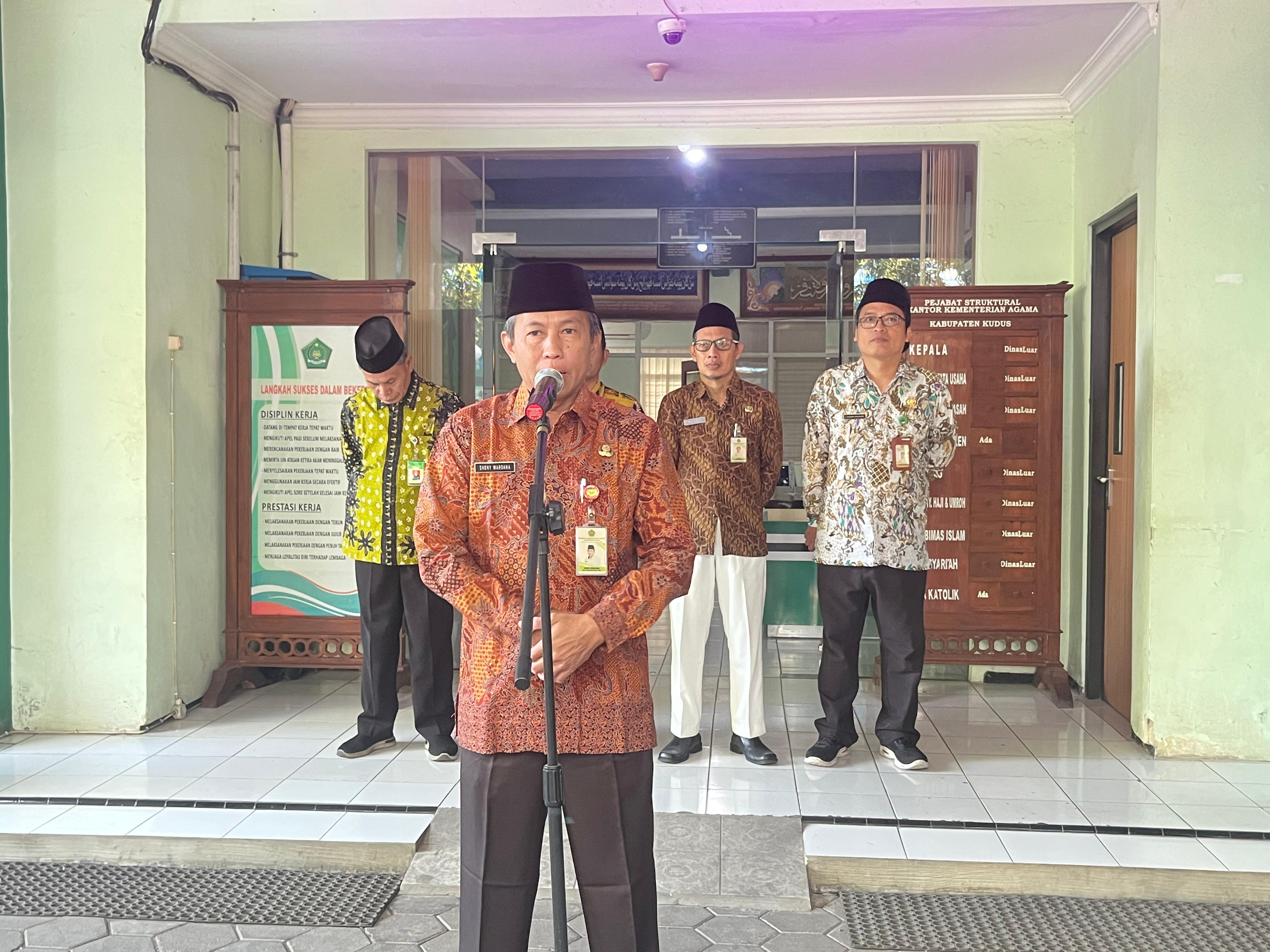 Pimpin Apel Penghormatan Bendera, Kasubbag TU Ingatkan Asta Protas Kemenag Penguatan Ekoteologi