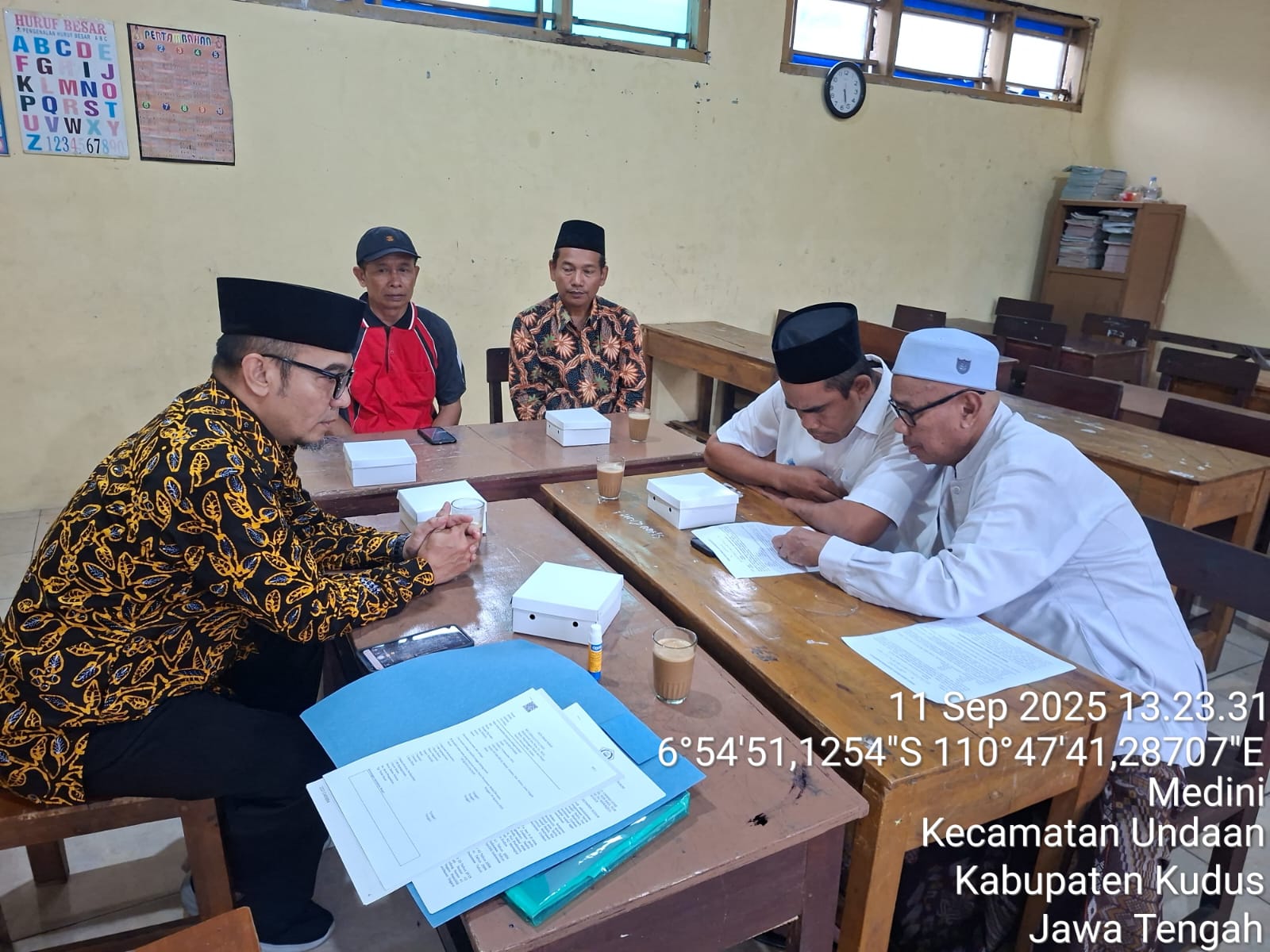 Ikrar Wakaf untuk MI NU Mawaqiul Ulum Desa Medini Undaan Kudus
